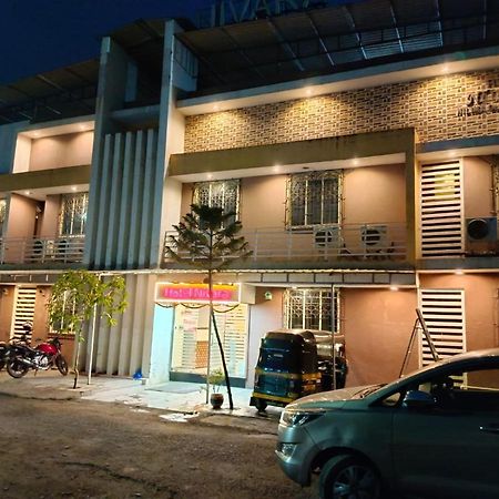 Hotel Nivara Navi Mumbai Bagian luar foto